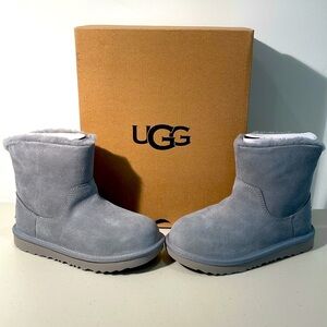 NWT UGG Kids’ Toddler Classic Zip It Boots